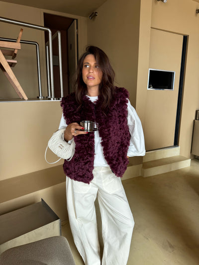 Veste Senza Maniche in Ecopelliccia – Eleganza e Comfort Made in Italy