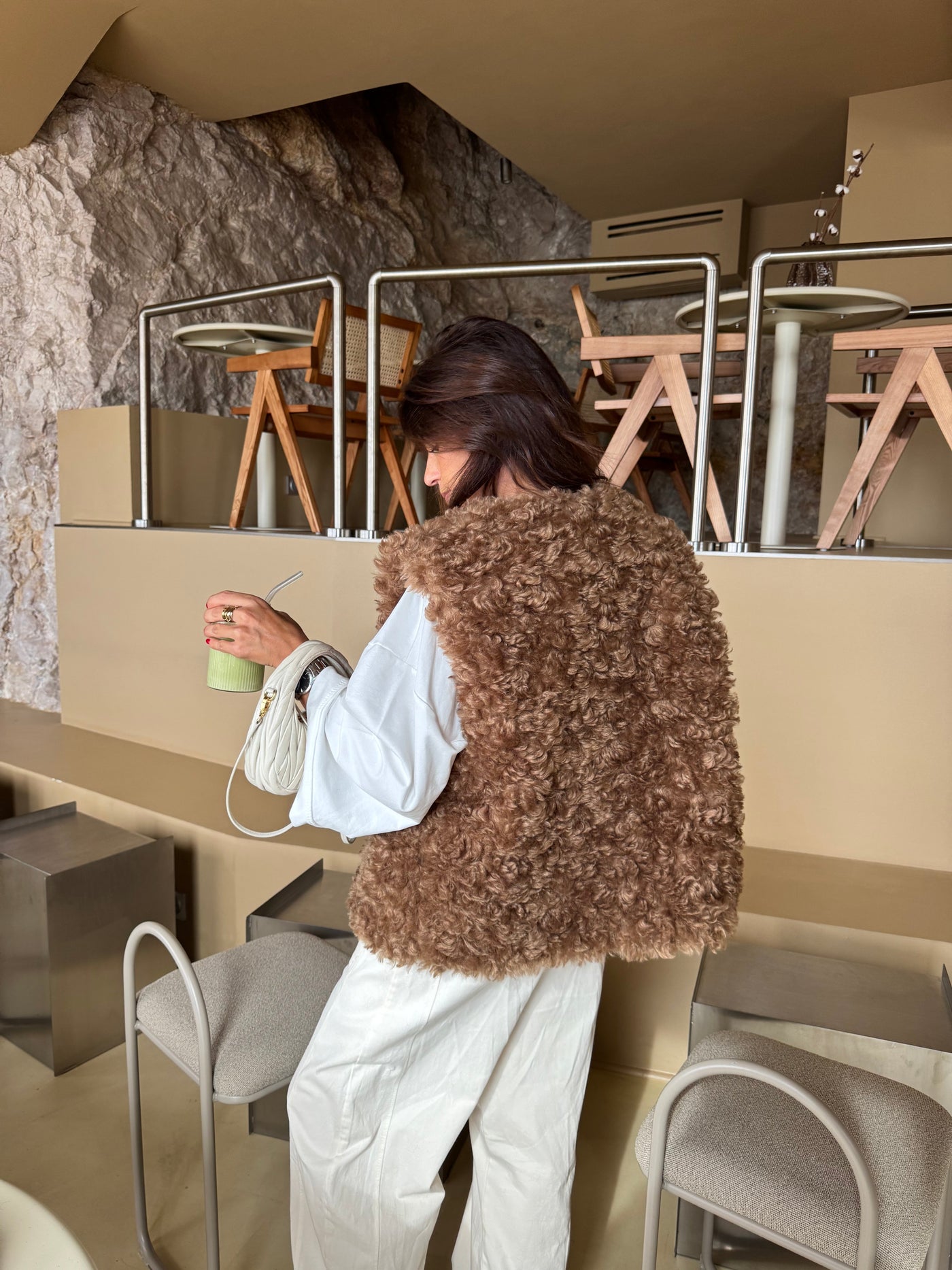 Veste Senza Maniche in Ecopelliccia – Eleganza e Comfort Made in Italy