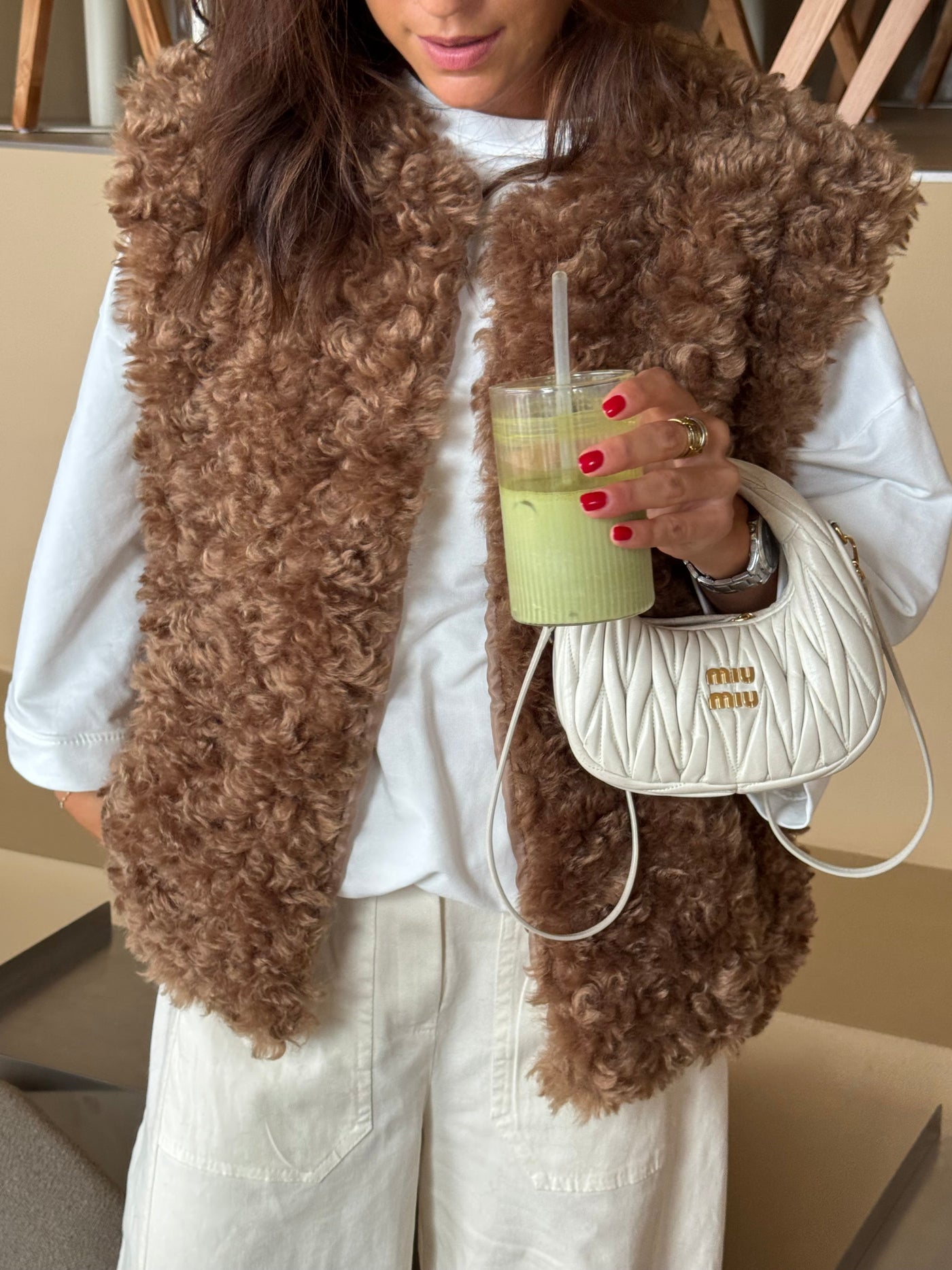 Veste Senza Maniche in Ecopelliccia – Eleganza e Comfort Made in Italy